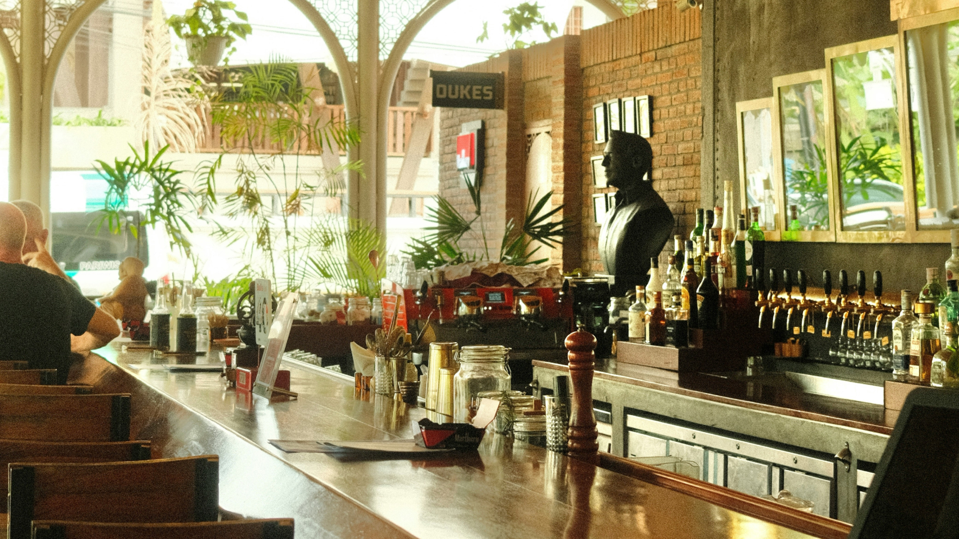 best canggu bars with all the vibes
