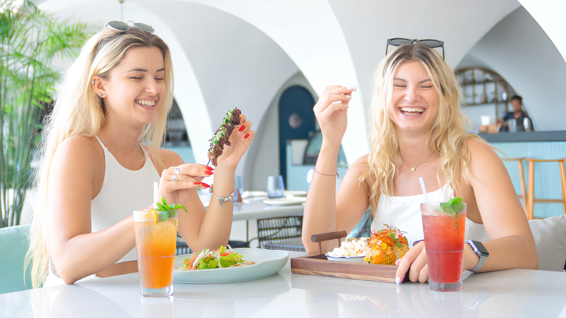 brunch in canggu at cafe del mar bali