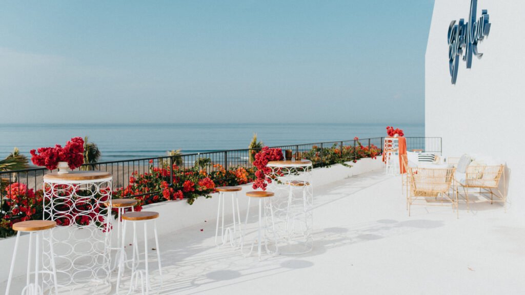 cafe del mar bali with beach view